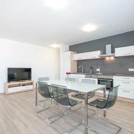 Noviny Apartment *