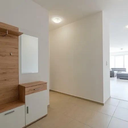 Noviny Apartment *